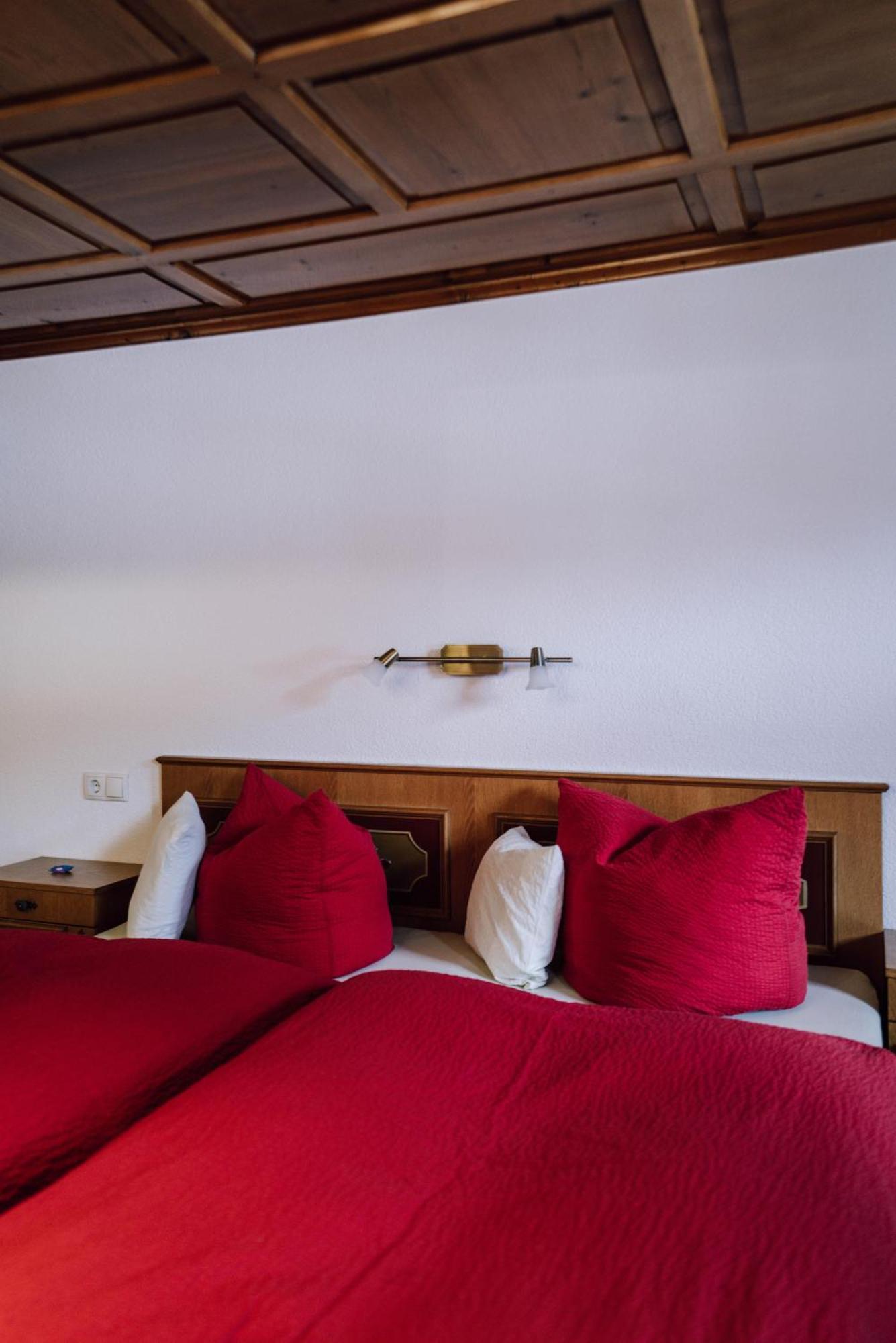 Haus Saler Bed & Breakfast Gaschurn Eksteriør bilde