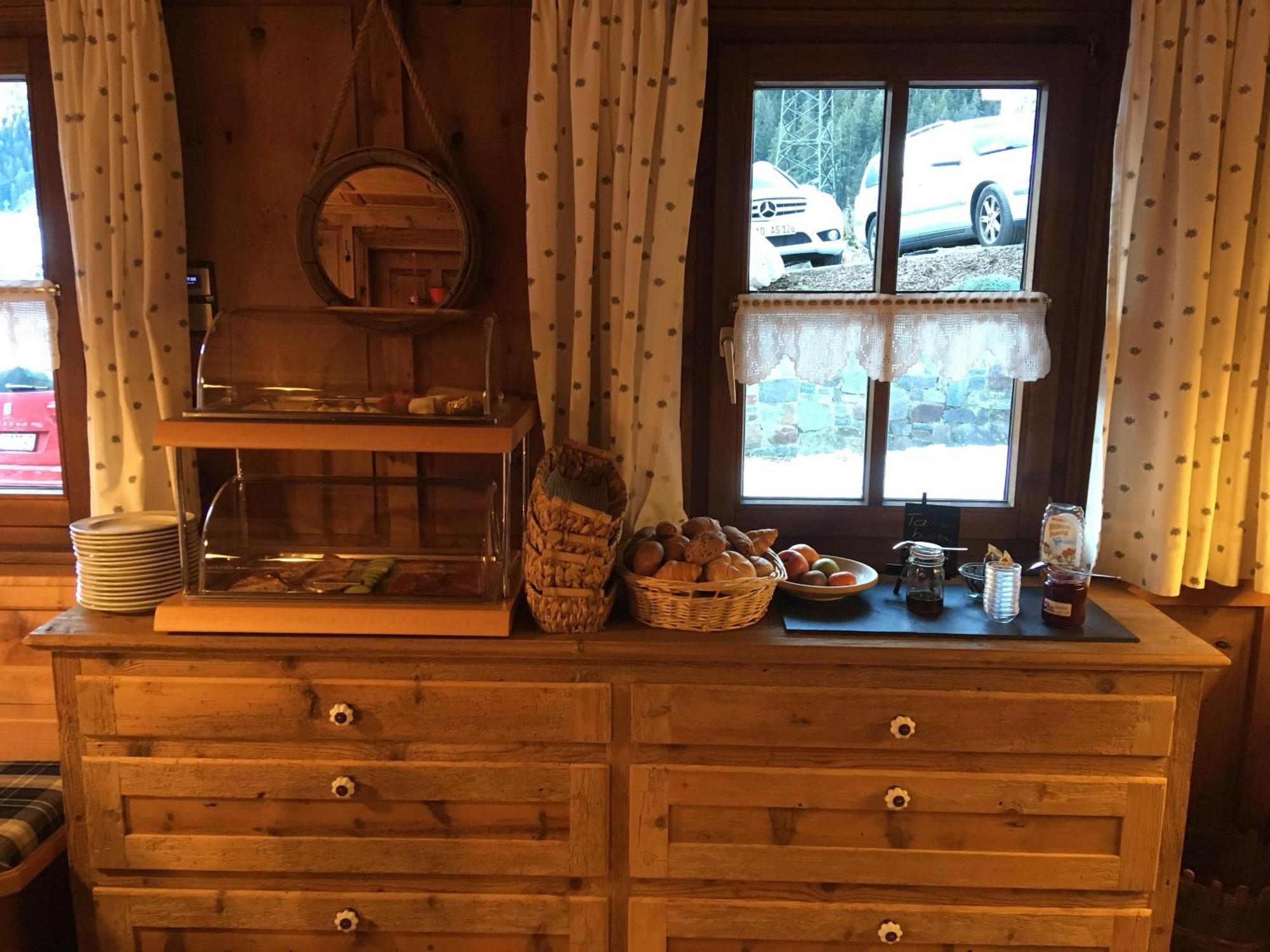 Haus Saler Bed & Breakfast Gaschurn Eksteriør bilde